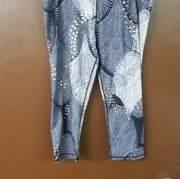 Fabletics XXL Black w Gray & Metallic Gold Accents - Picture 4 of 5